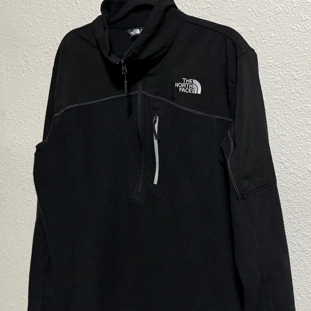 The North Face Mens Black Quarter Zip Fleece Pullover Jacket Medium Chest Pocket